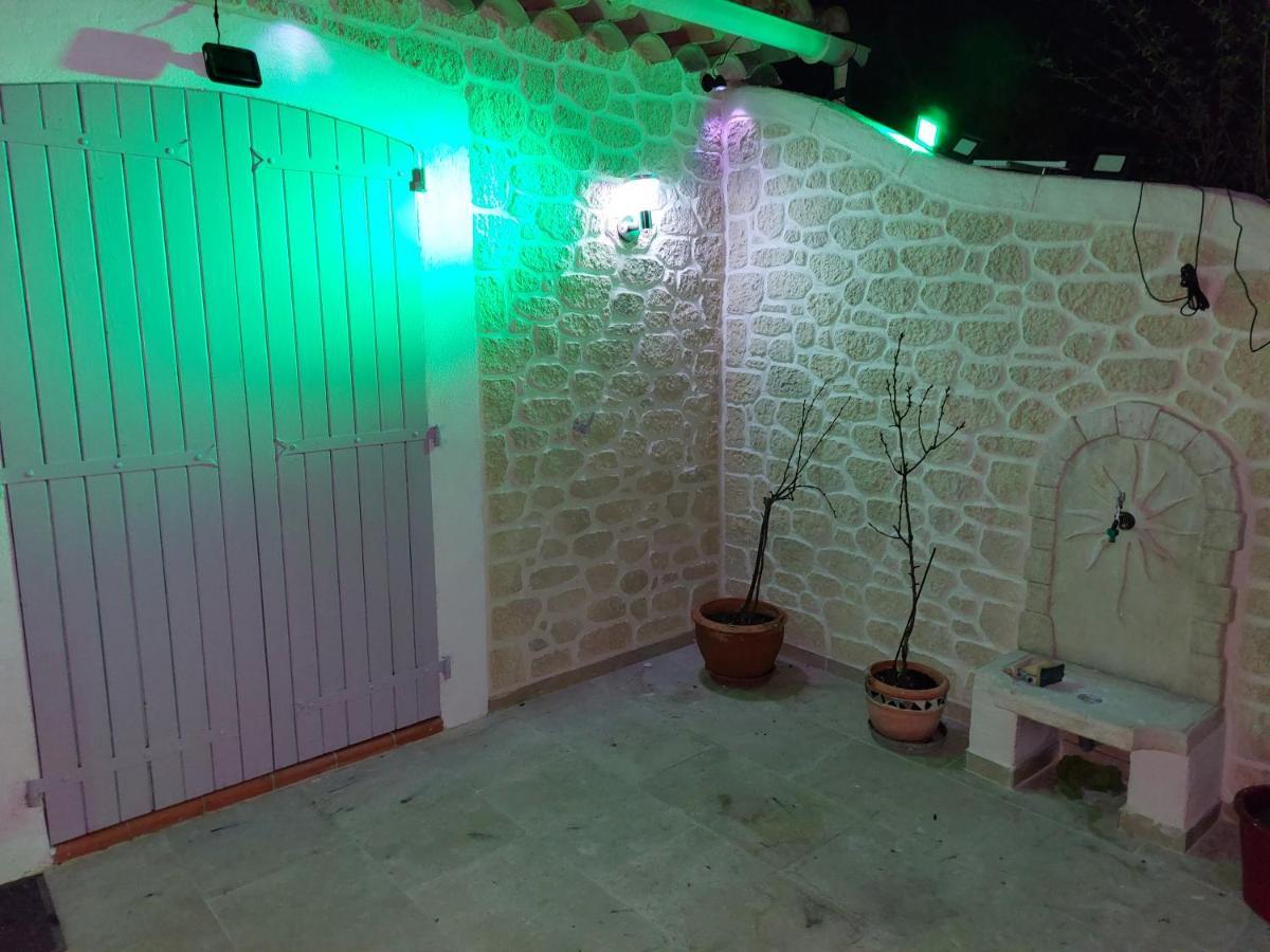 Suite 30 M2 Ideale Pour 2 Personnes Flassans-sur-Issole Dış mekan fotoğraf